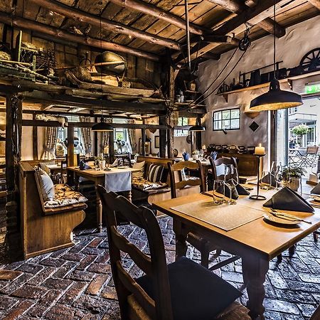 Wellings Romantik Hotel Zur Linde Moers Bagian luar foto