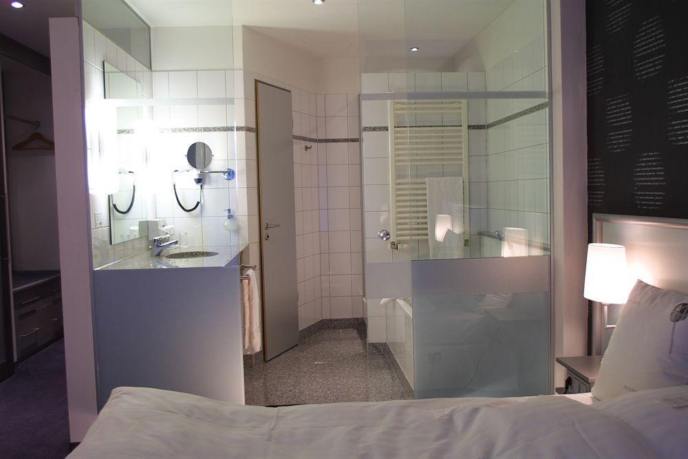 Wellings Romantik Hotel Zur Linde Moers Bagian luar foto