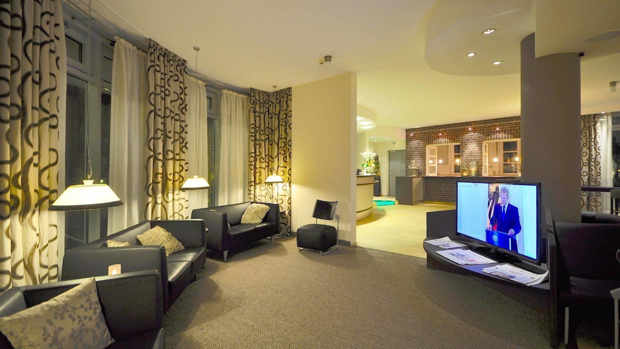 Wellings Romantik Hotel Zur Linde Moers Bagian luar foto