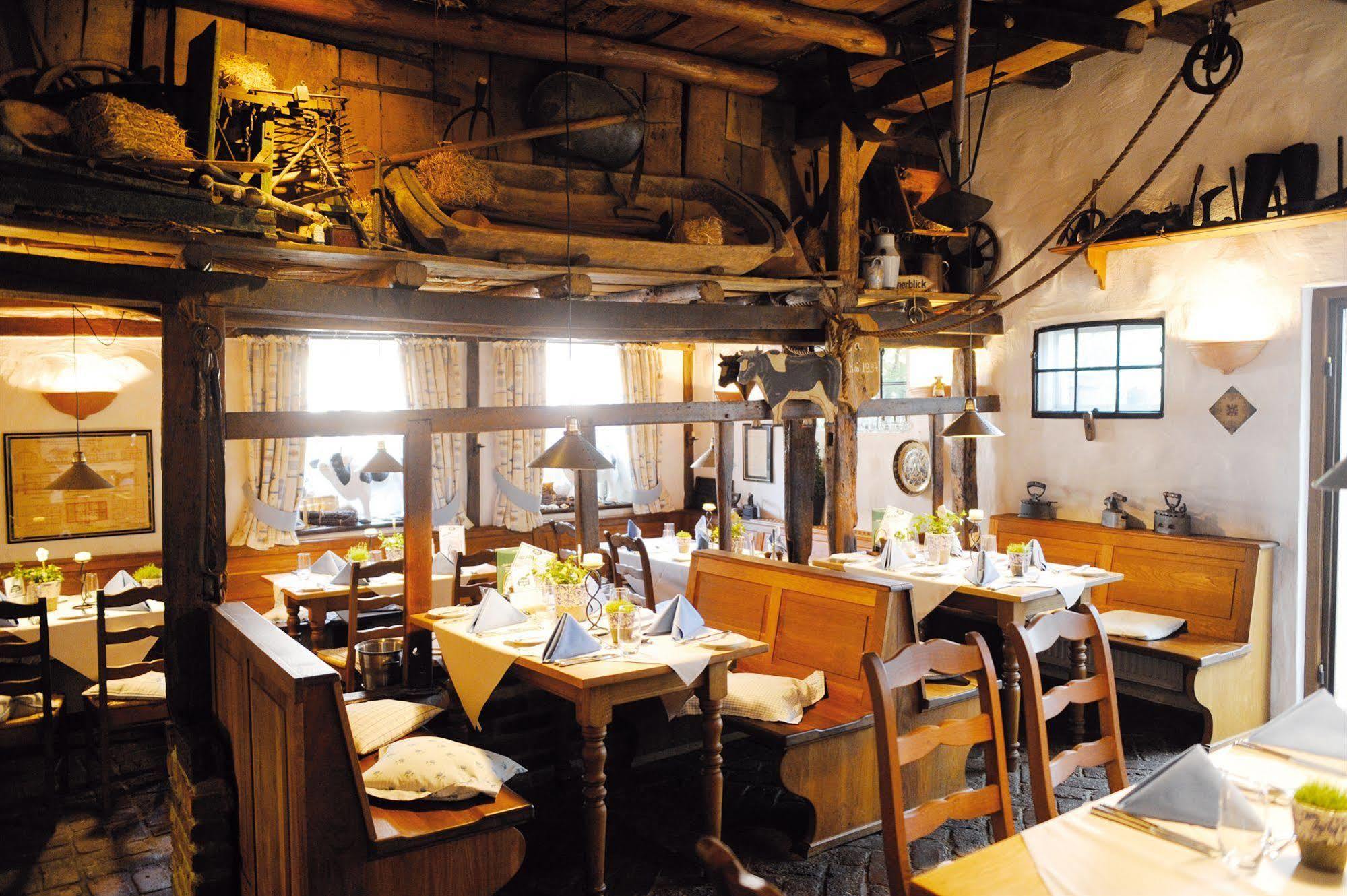 Wellings Romantik Hotel Zur Linde Moers Bagian luar foto