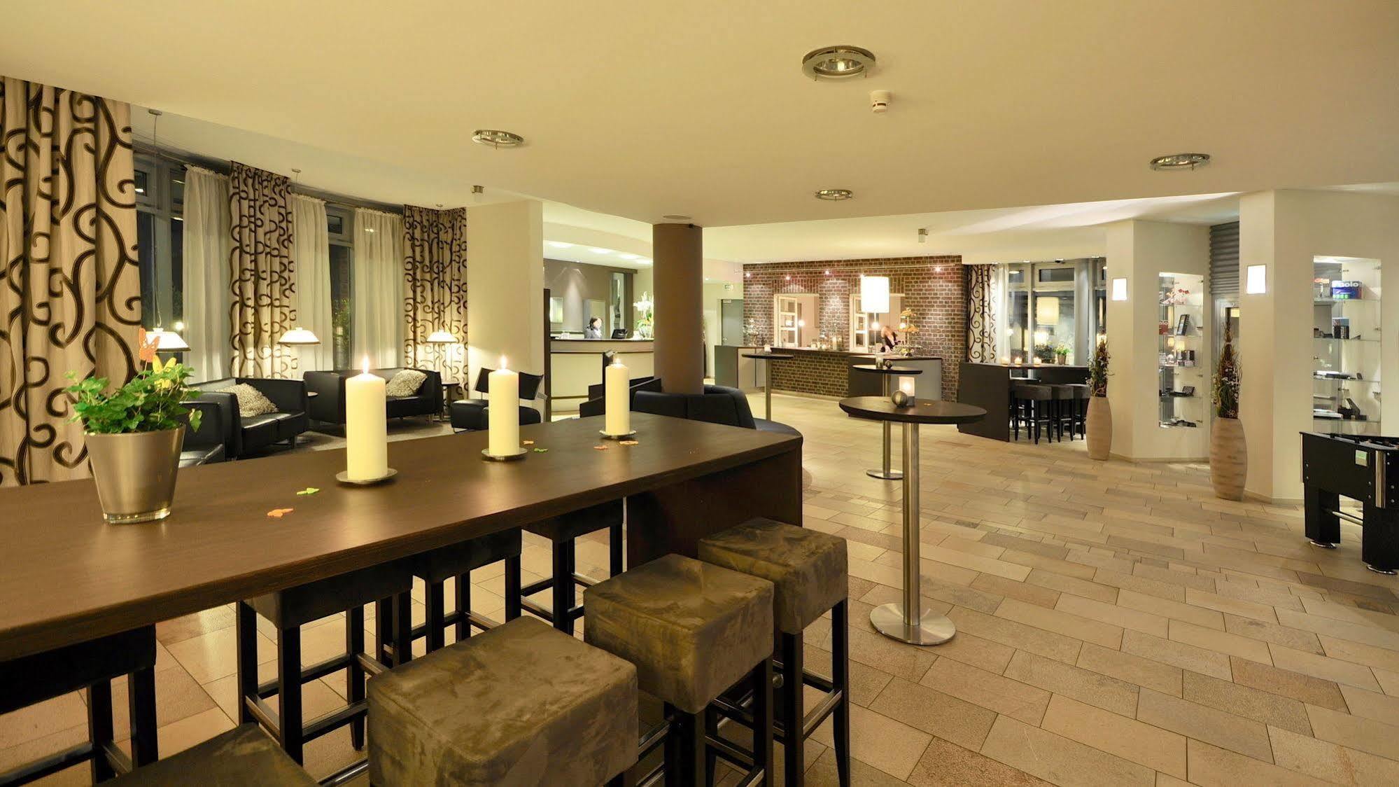 Wellings Romantik Hotel Zur Linde Moers Bagian luar foto