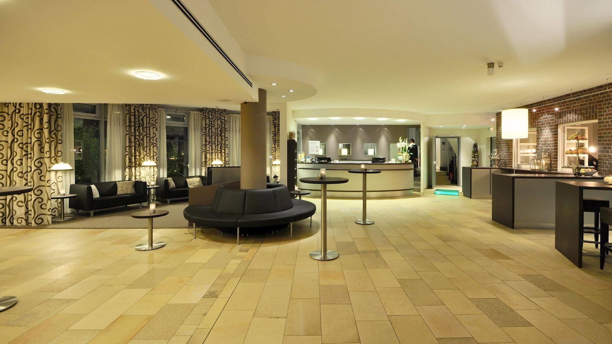 Wellings Romantik Hotel Zur Linde Moers Bagian luar foto