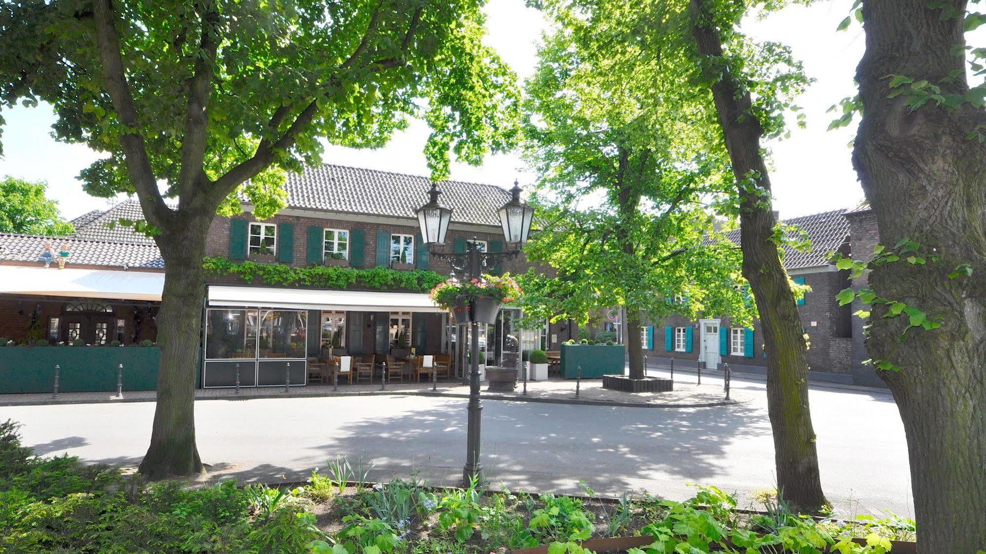 Wellings Romantik Hotel Zur Linde Moers Bagian luar foto