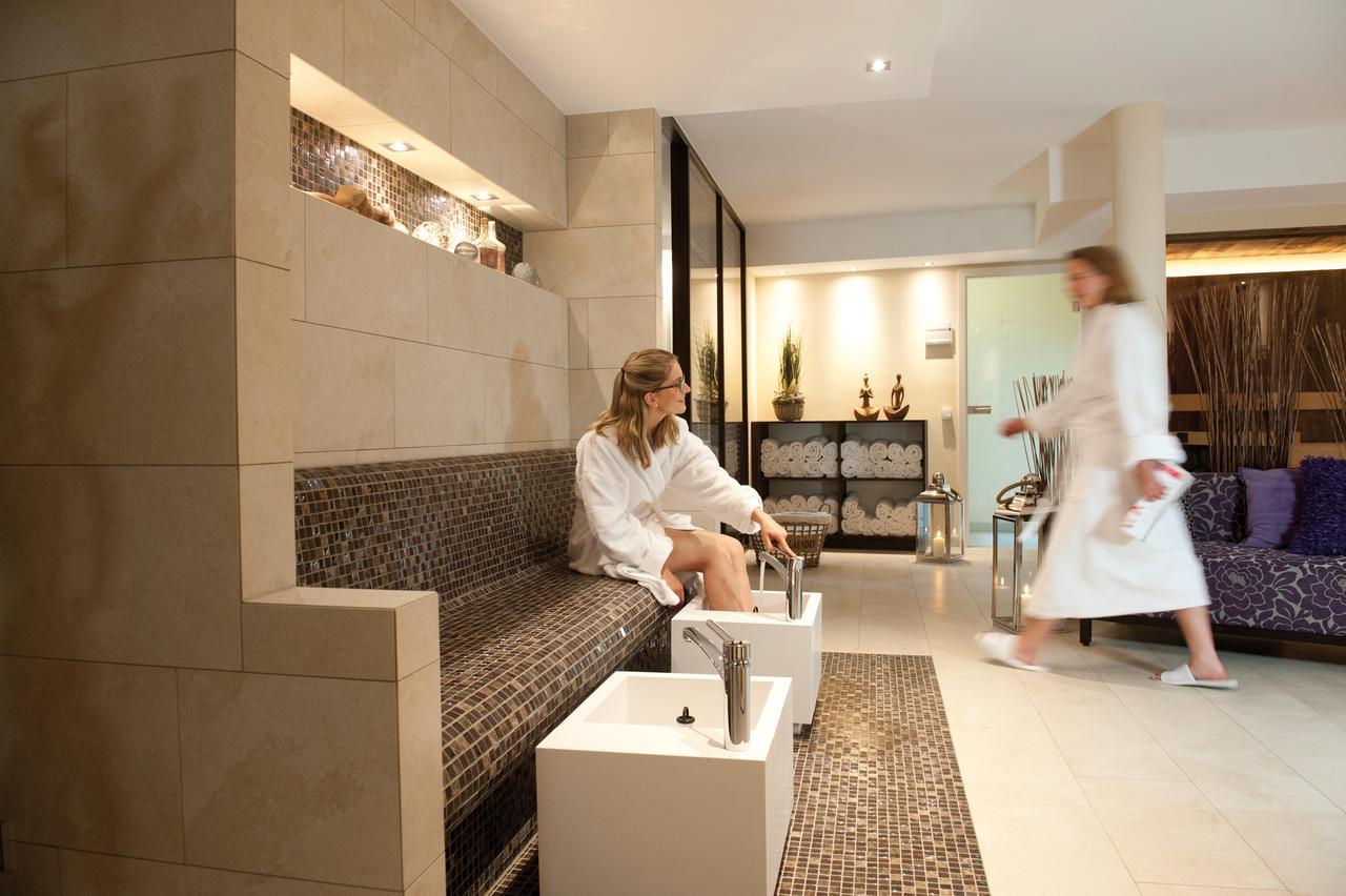 Wellings Romantik Hotel Zur Linde Moers Bagian luar foto