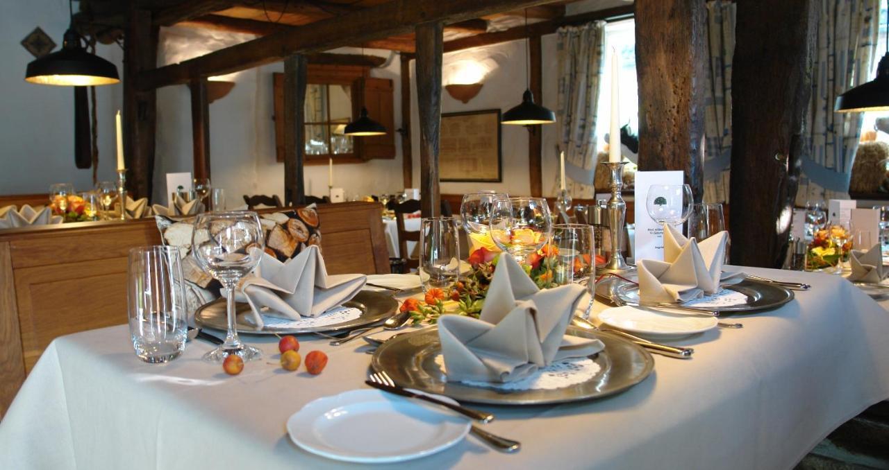 Wellings Romantik Hotel Zur Linde Moers Bagian luar foto