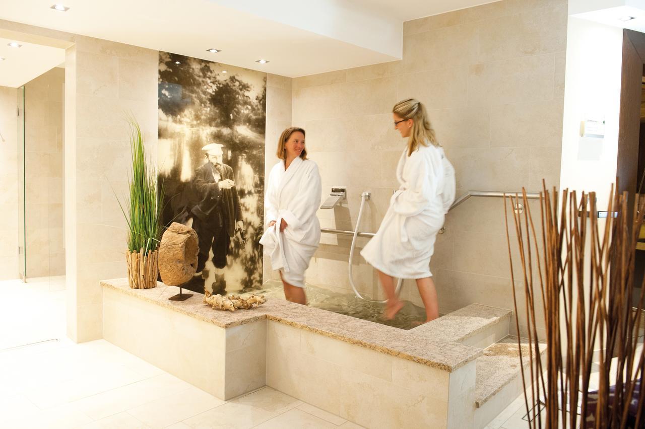 Wellings Romantik Hotel Zur Linde Moers Bagian luar foto