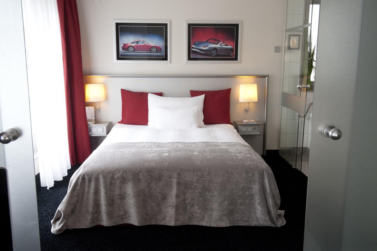 Wellings Romantik Hotel Zur Linde Moers Bagian luar foto
