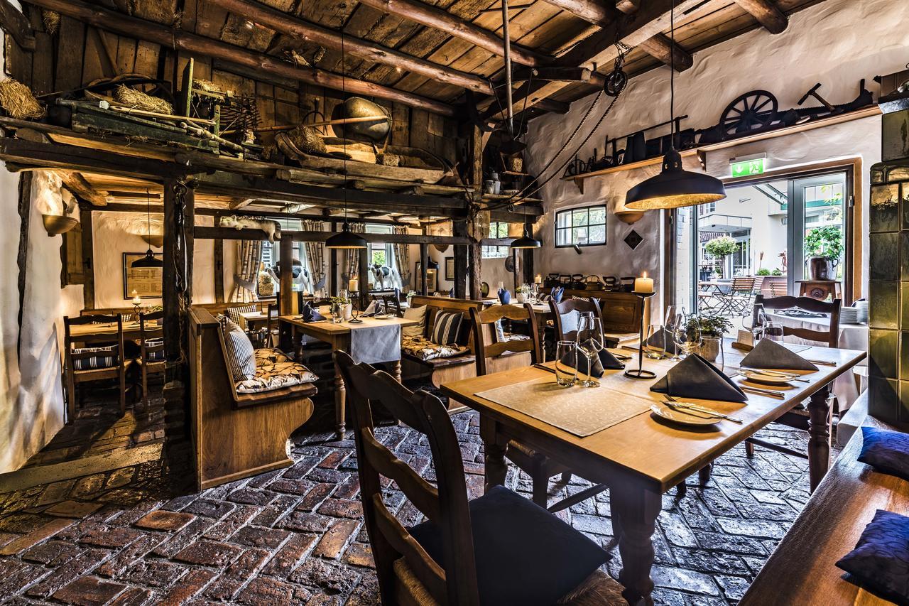 Wellings Romantik Hotel Zur Linde Moers Bagian luar foto