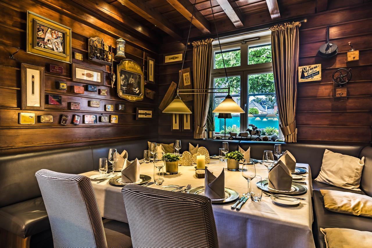 Wellings Romantik Hotel Zur Linde Moers Bagian luar foto