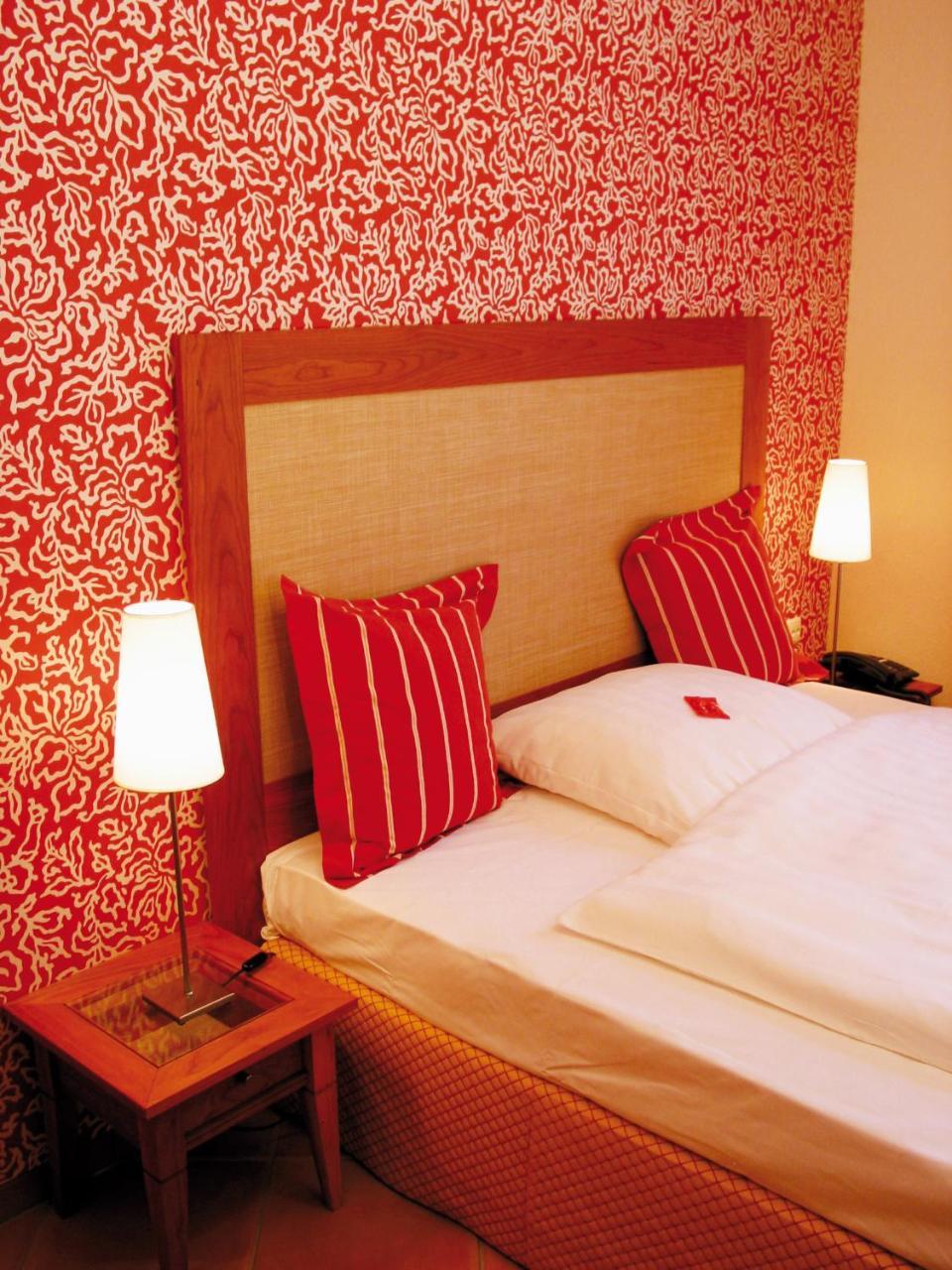 Wellings Romantik Hotel Zur Linde Moers Bagian luar foto